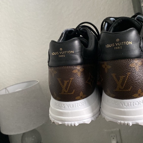 Mens Louis Vuitton sneakers - Picture 3 of 3